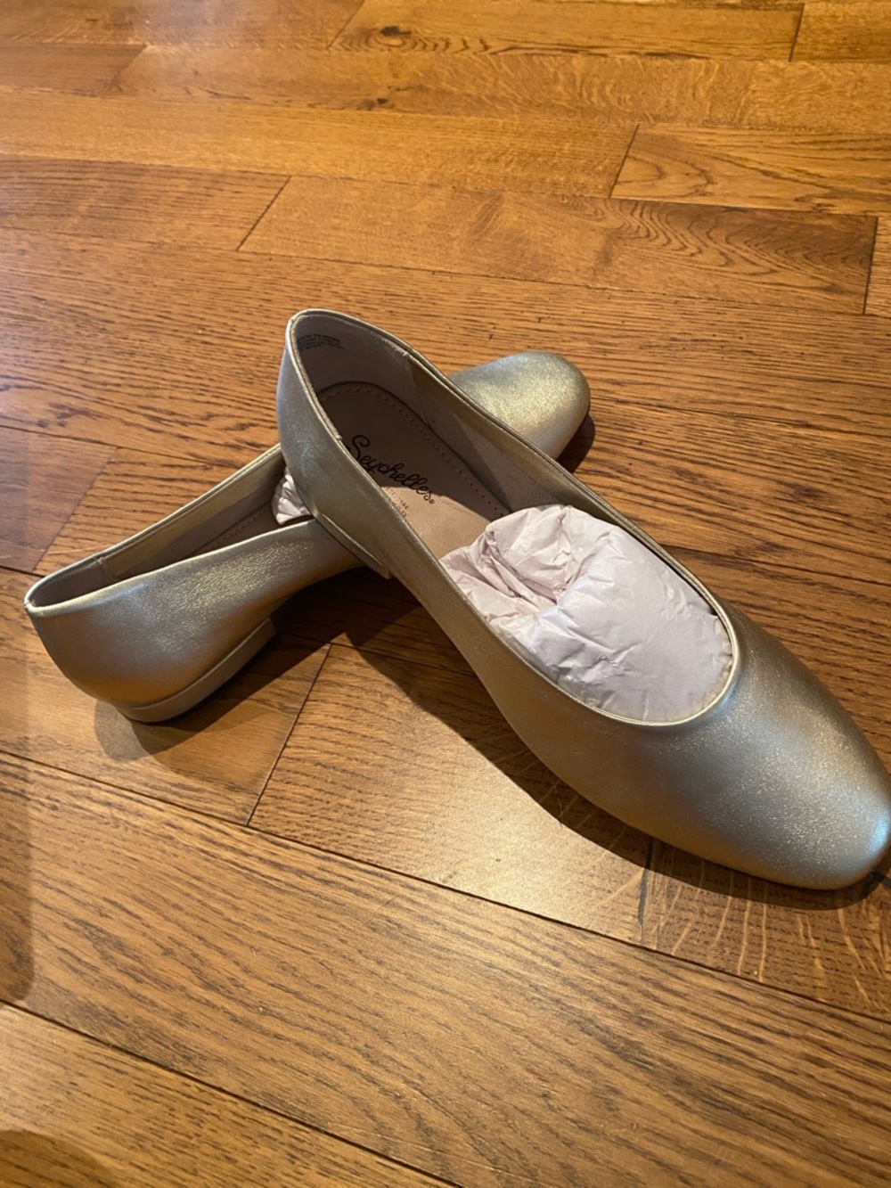 Seychelles Metallic Gold Rounded Toe Low Heel Flats - Picture 4 of 6